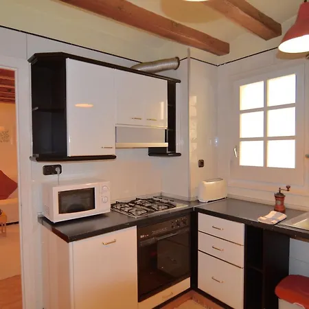 Central Apartment *